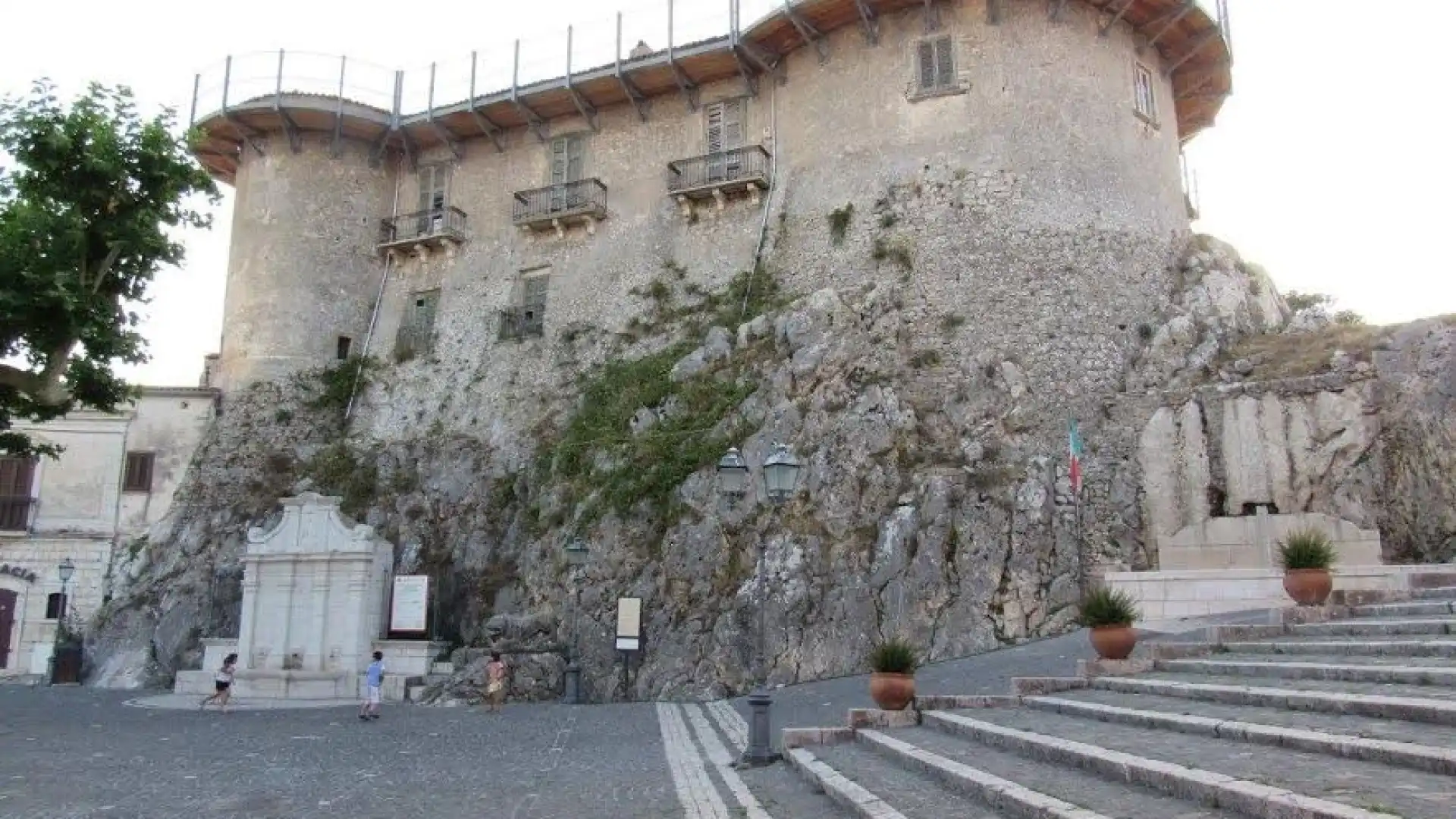 Macchiagodena: il 28 ottobre la presentazione della piccola antologia della rondine nella biblioteca comunale.